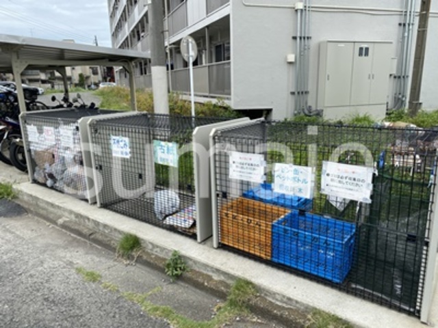 その他共有部分　共用ゴミ捨て場です☆