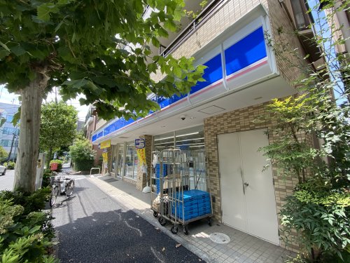 コンビニ　ローソン中里二丁目店（コンビニ）まで511m