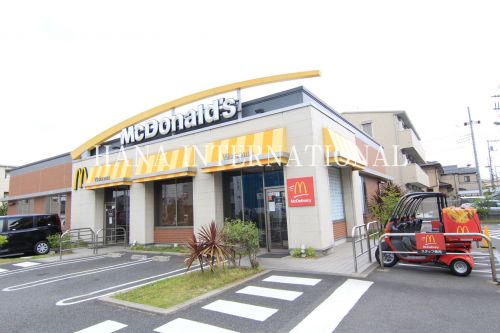飲食店　マクドナルド 足立六町店（飲食店）まで391m
