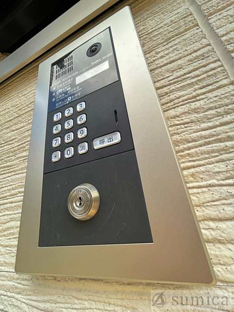 エントランス　オートロックで部外者はシャットアウト♪♪