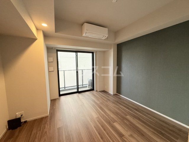 ラティエラ武蔵小山レジデンスの居間写真
