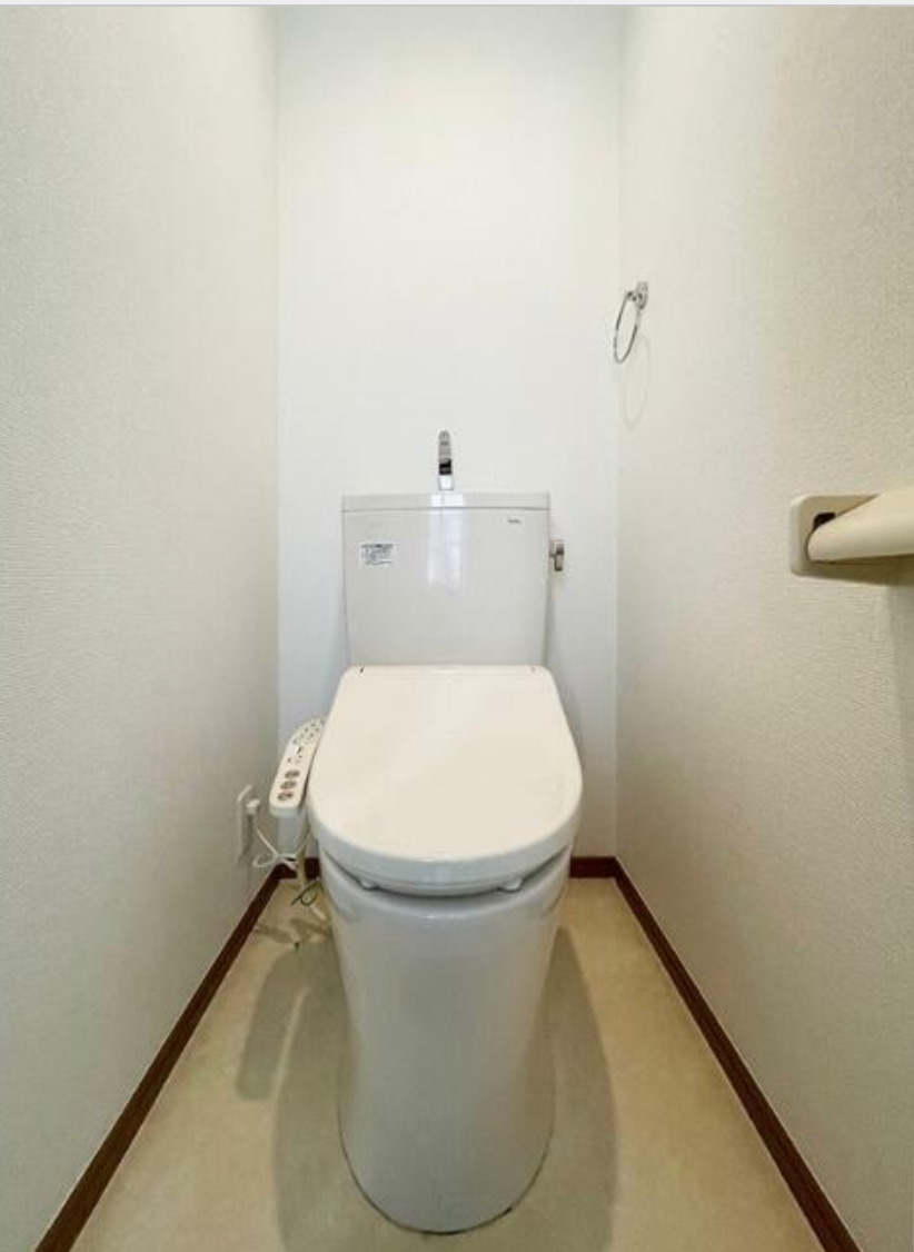 ＪＲ横須賀線 西大井駅 徒歩7分 3階建 築33年のトイレ写真