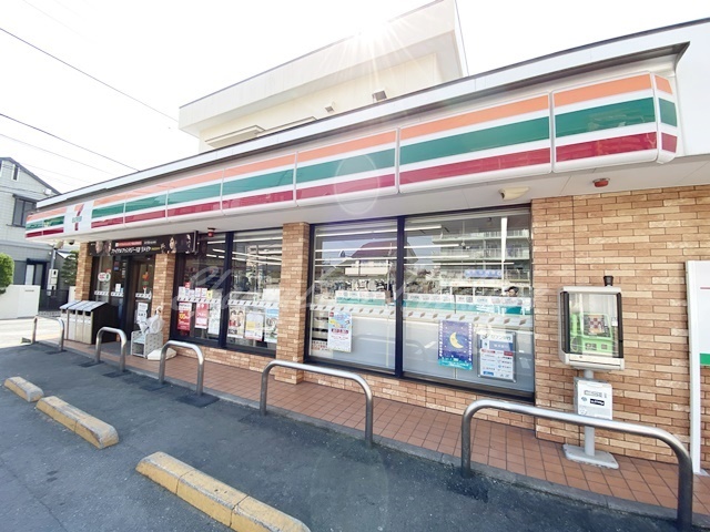 コンビニ　セブンイレブン 茅ケ崎幸町店（コンビニ）まで562m