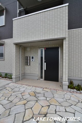 エントランス　オートロック付のエントランスです。