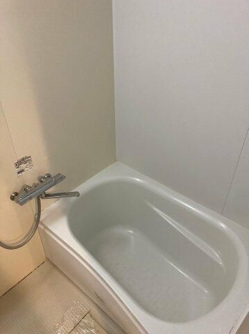 バス・シャワールーム　※反転タイプのお部屋の写真を使用しています。