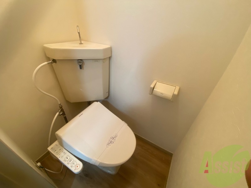 トイレ　嬉しいウォシュレット機能付きです。シャワートイレは便利ですね