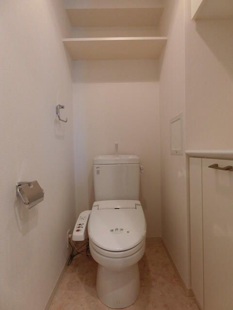 トイレ　※写真は同タイプ住戸です。
