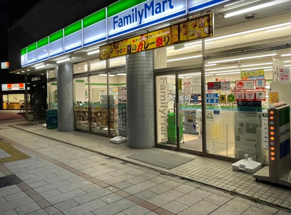 コンビニ　ファミリーマート神田須田町一丁目店（コンビニ）まで186m