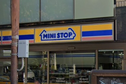 コンビニ　ミニストップ新宿大京町店（コンビニ）まで228m