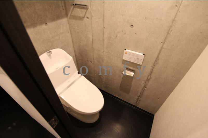 VAINQUEUR iwamotochoのトイレ写真
