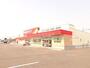 ドラックストア　ツルハドラッグ東久根別店（ドラッグストア）まで795m