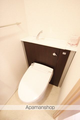 東武東上線 新河岸駅 徒歩11分 5階建 築12年のトイレ写真