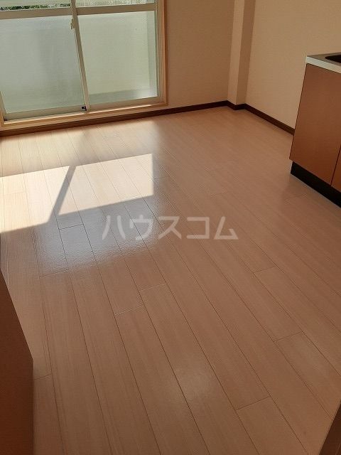 Surplusとまり木の居間写真