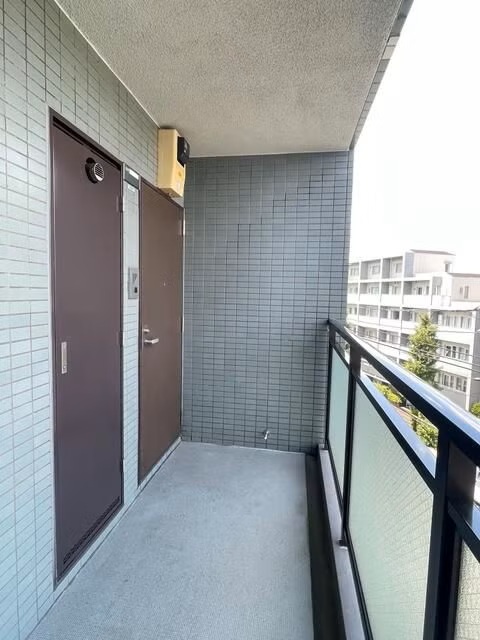 東急東横線 都立大学駅 徒歩8分 6階建 築36年の外観写真