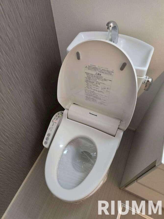 都営三田線 西高島平駅 徒歩10分 2階建 築9年のトイレ写真