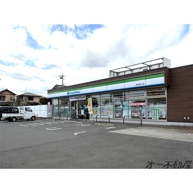 コンビニ　ファミリーマート静岡瀬名川店（コンビニ）まで650m