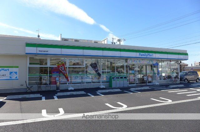 コンビニ　ファミリーマート（コンビニ）まで250m