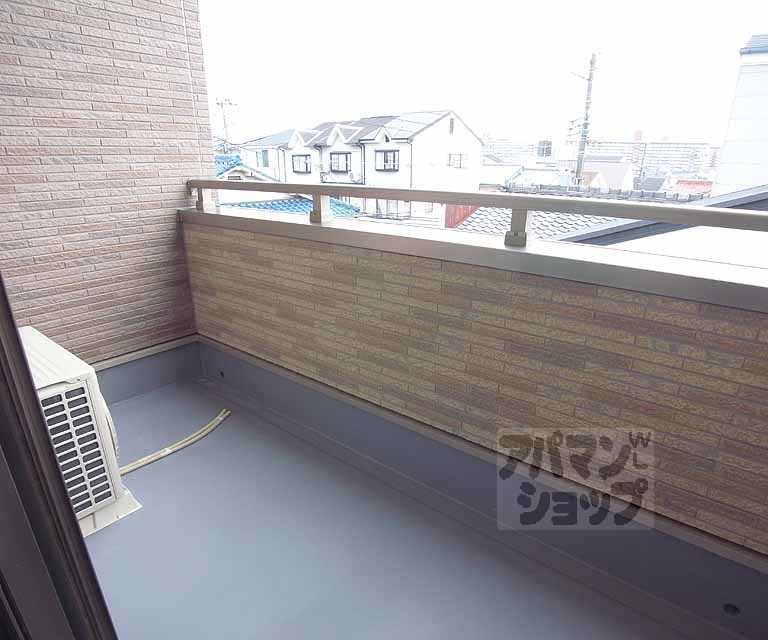 バルコニー　奥行きある広いバルコニー。