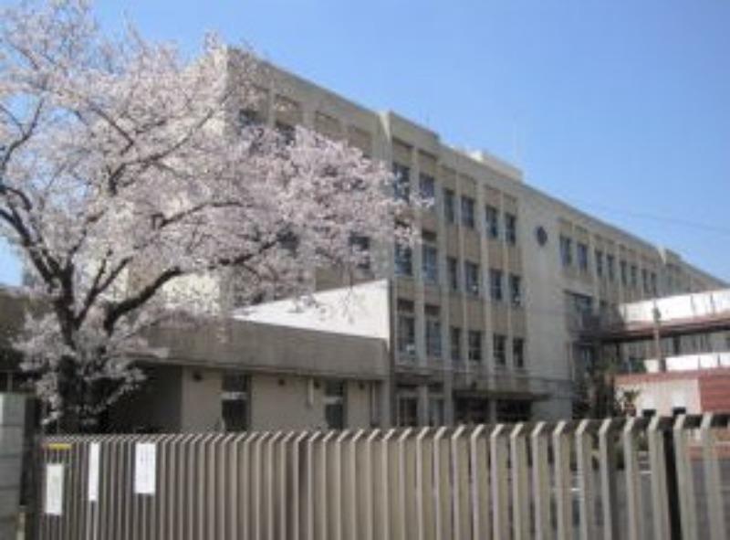 小学校　中央小学校（小学校）まで782m