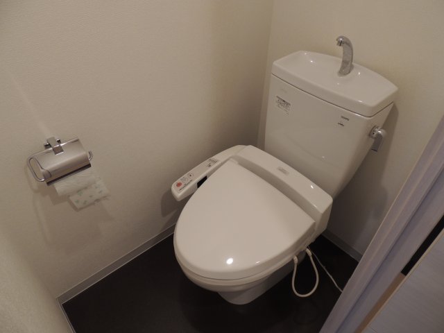 阪神本線 野田駅 徒歩6分 9階建 築18年のトイレ写真
