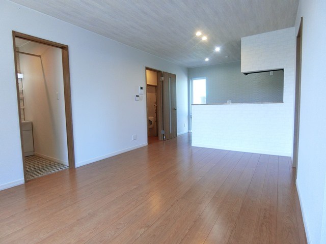 居室・リビング　温かみのある内装のお部屋です♪
