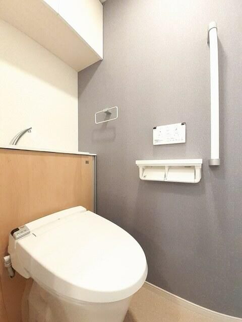 京王線 代田橋駅 徒歩2分 4階建 築3年のトイレ写真