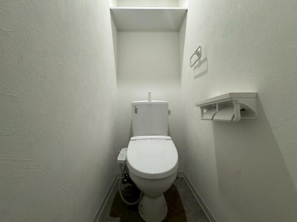 京阪本線 牧野駅 徒歩3分 3階建 築1年のトイレ写真