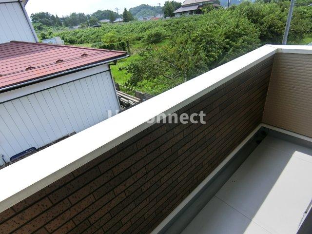 バルコニー　２階のお部屋で洗濯物もたくさん干せます。