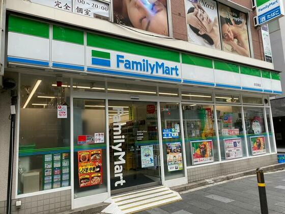 コンビニ　ファミリーマート赤羽南店（コンビニ）まで115m