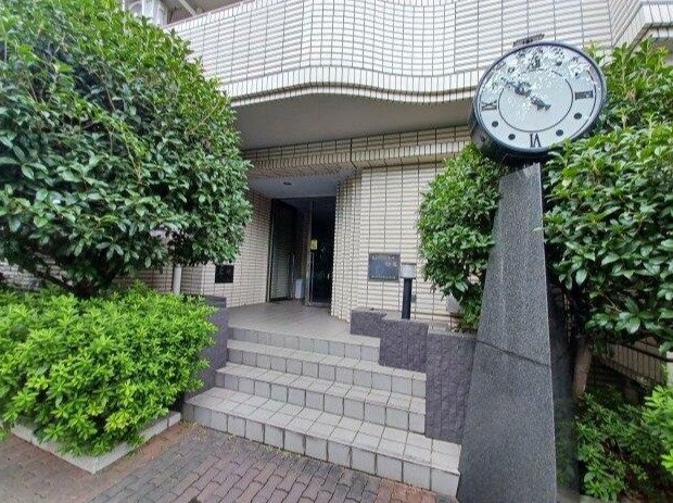 エントランス　落ち着いたエントランスです