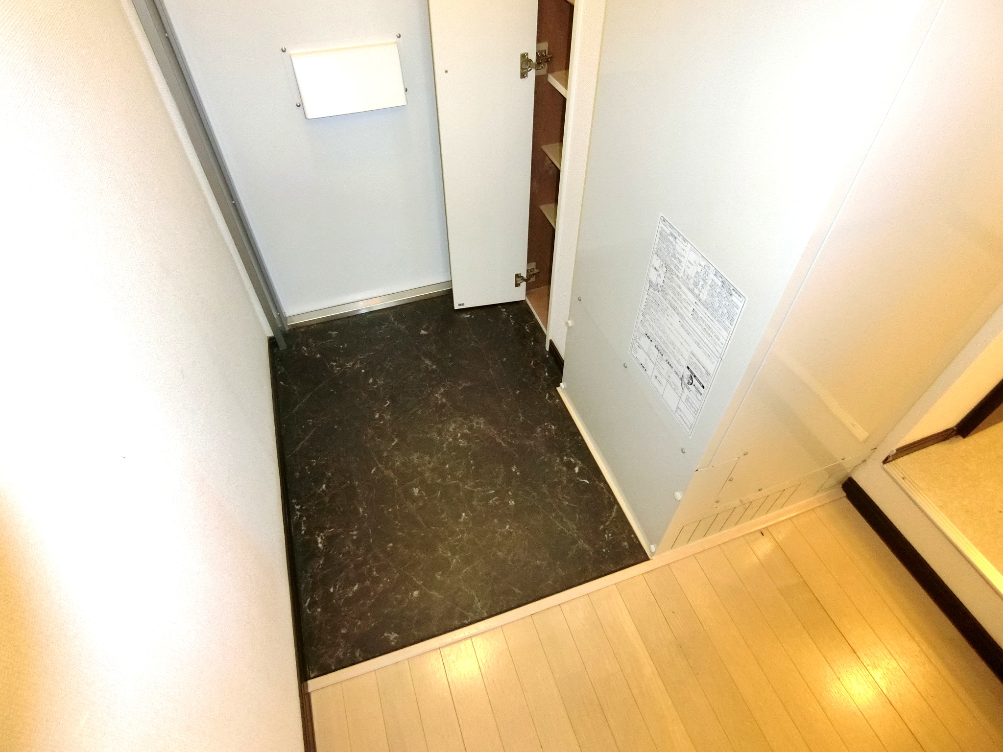 玄関　シューズBOXとしてご利用可能な収納棚☆