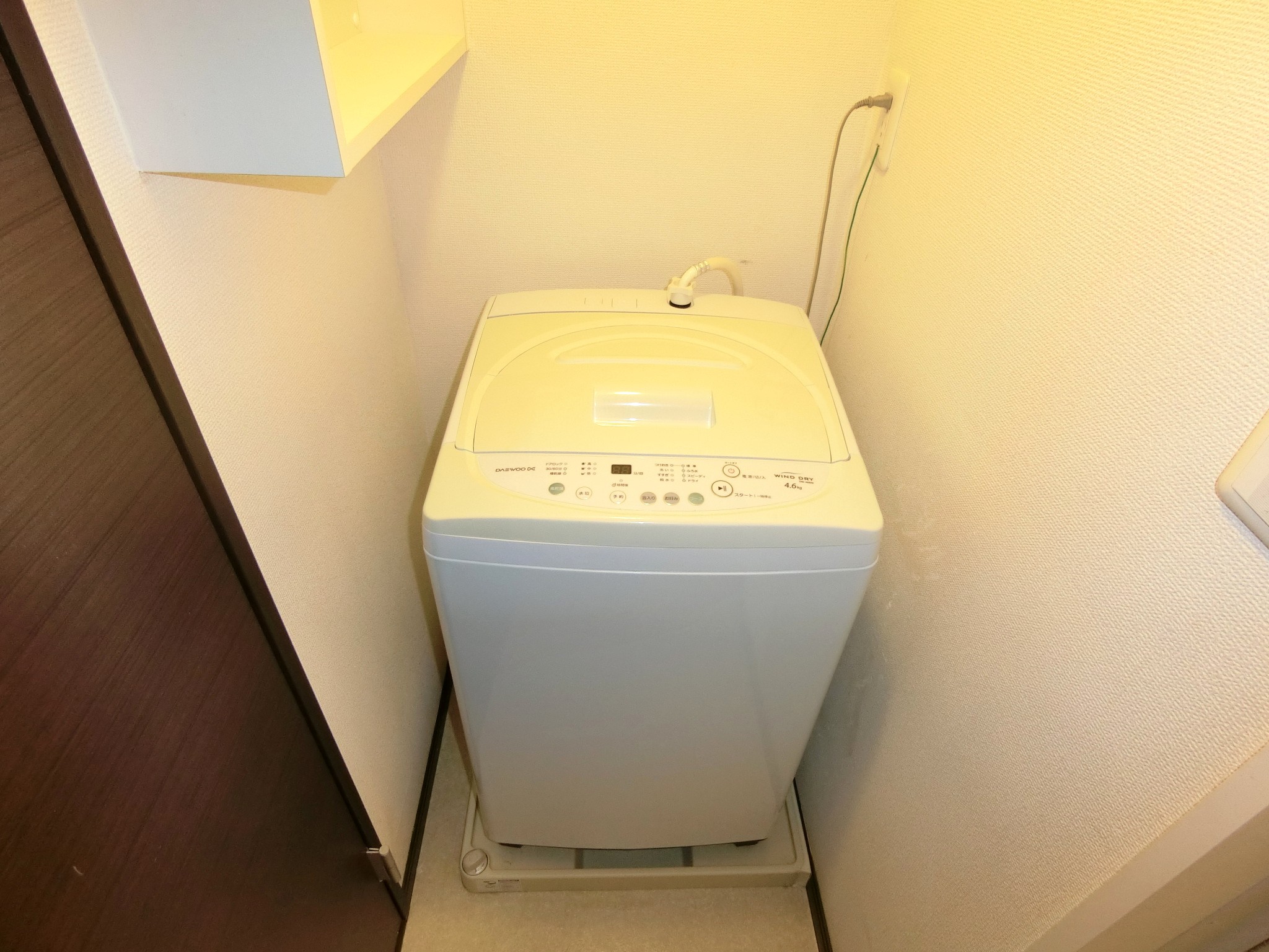 洗面設備　室内に全自動洗濯機を完備・棚もついてます☆