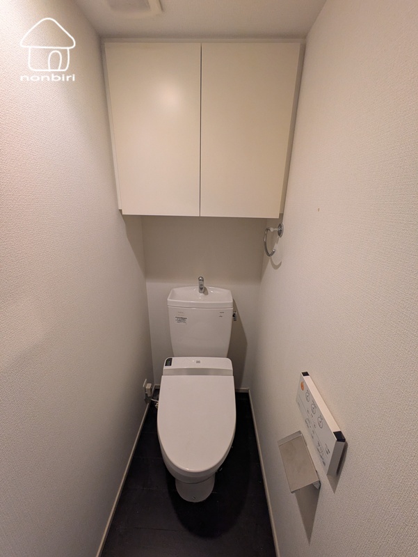 トイレ　収納力もあるトイレです