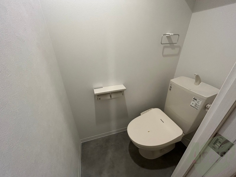 トイレ　こちらはトイレです。清潔感があり、安心して使用できます。