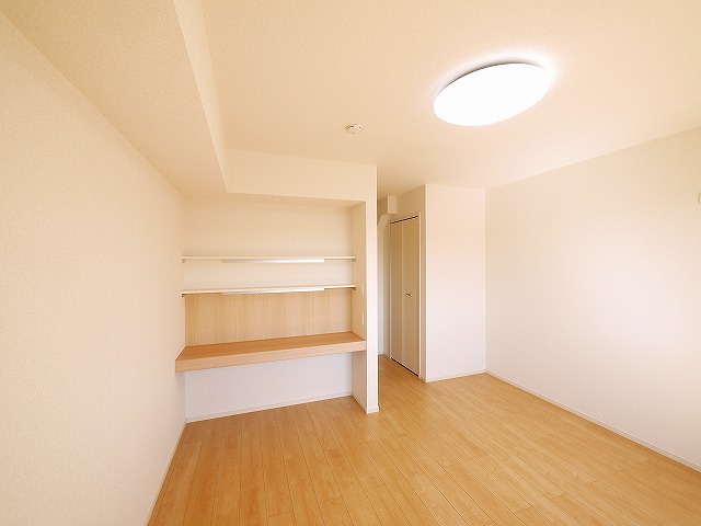 その他部屋・スペース　落ち着いて過ごせるお部屋なので、寝室にいかがでしょうか
