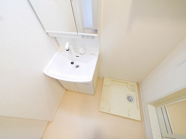 洗面設備　ゆったりとスペースのある洗面所