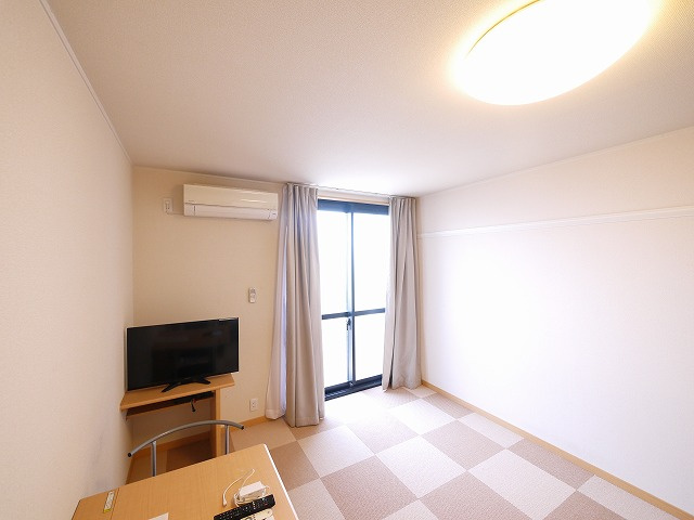 その他部屋・スペース　開放的な寝室です