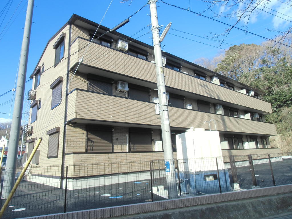 建物外観　落ち着きのある色合いでまわりからも目を引きます♪