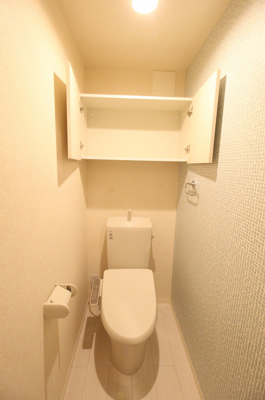 トイレ　同物件、別タイプの部屋の写真です