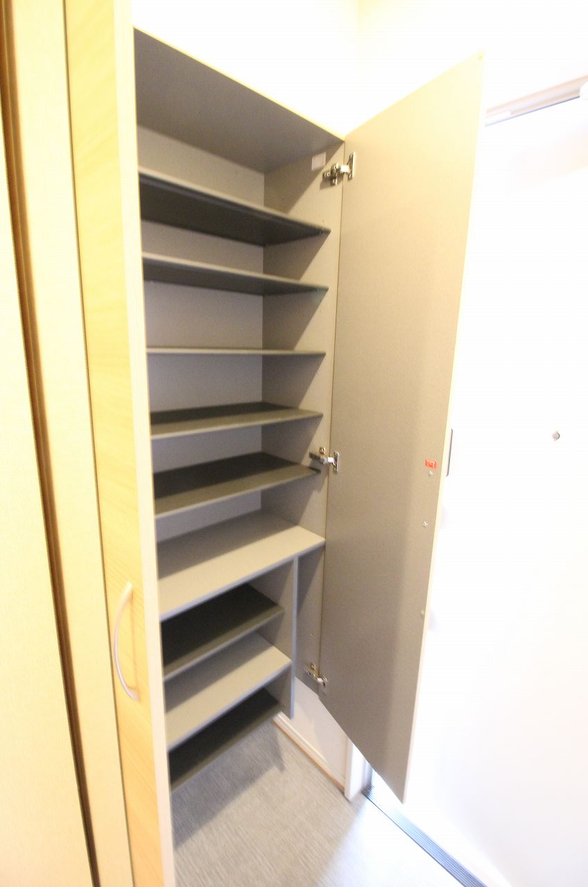 収納　同物件、別タイプの部屋の写真です