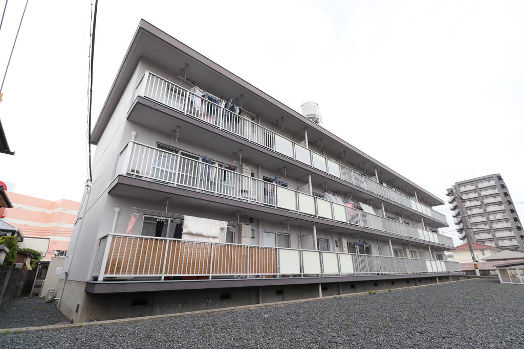 建物外観　3階建ての2LDKマンションです☆