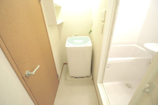 【松山市枝松のアパートの洗面設備】