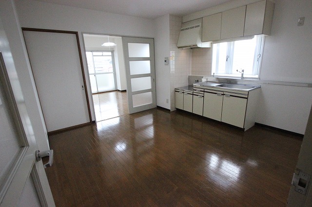 居室・リビング　同物件別部屋