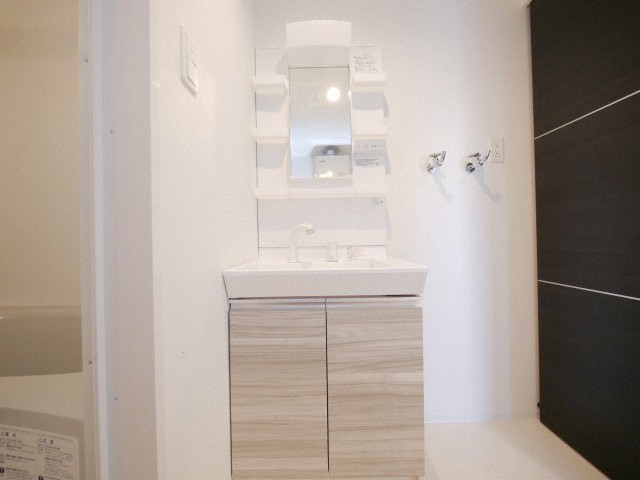 洗面設備　忙しい朝にうれしいシャンプードレッサー付きです♪