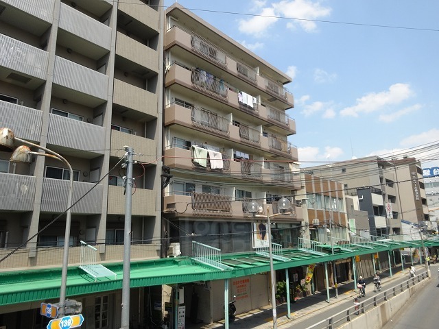 茨木市駅前のマンションの建物外観