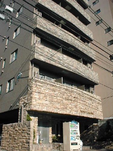 新宿区原町のマンションの建物外観