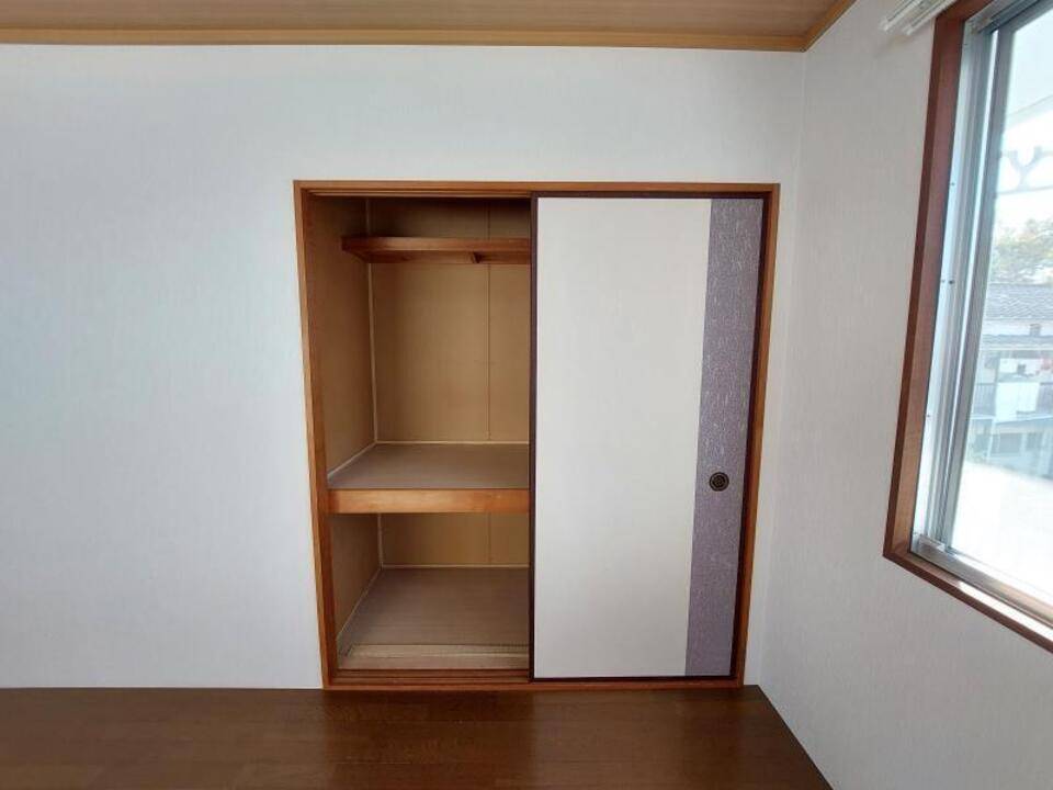 収納　押入れ