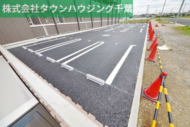 【千葉市花見川区武石町のアパートの駐車場】