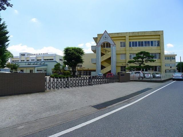 【太田市寺井町のアパートの小学校】