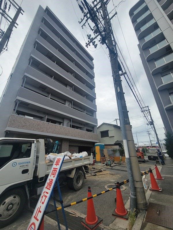 【吹田市岸部南のマンションの建物外観】